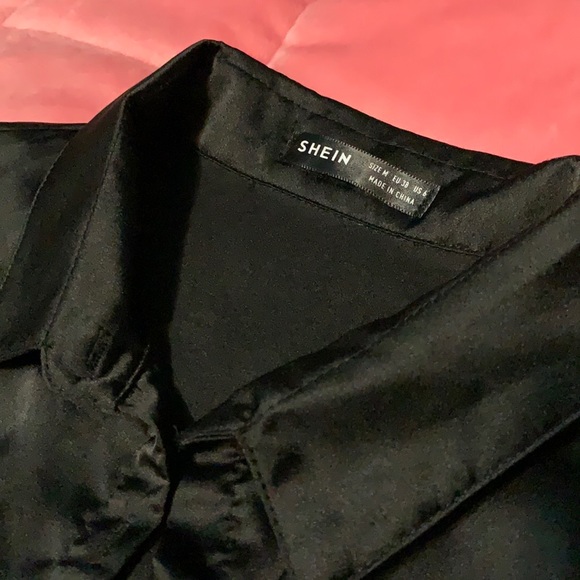 Women’s Cropped Collared Blouse - Picture 4 of 6